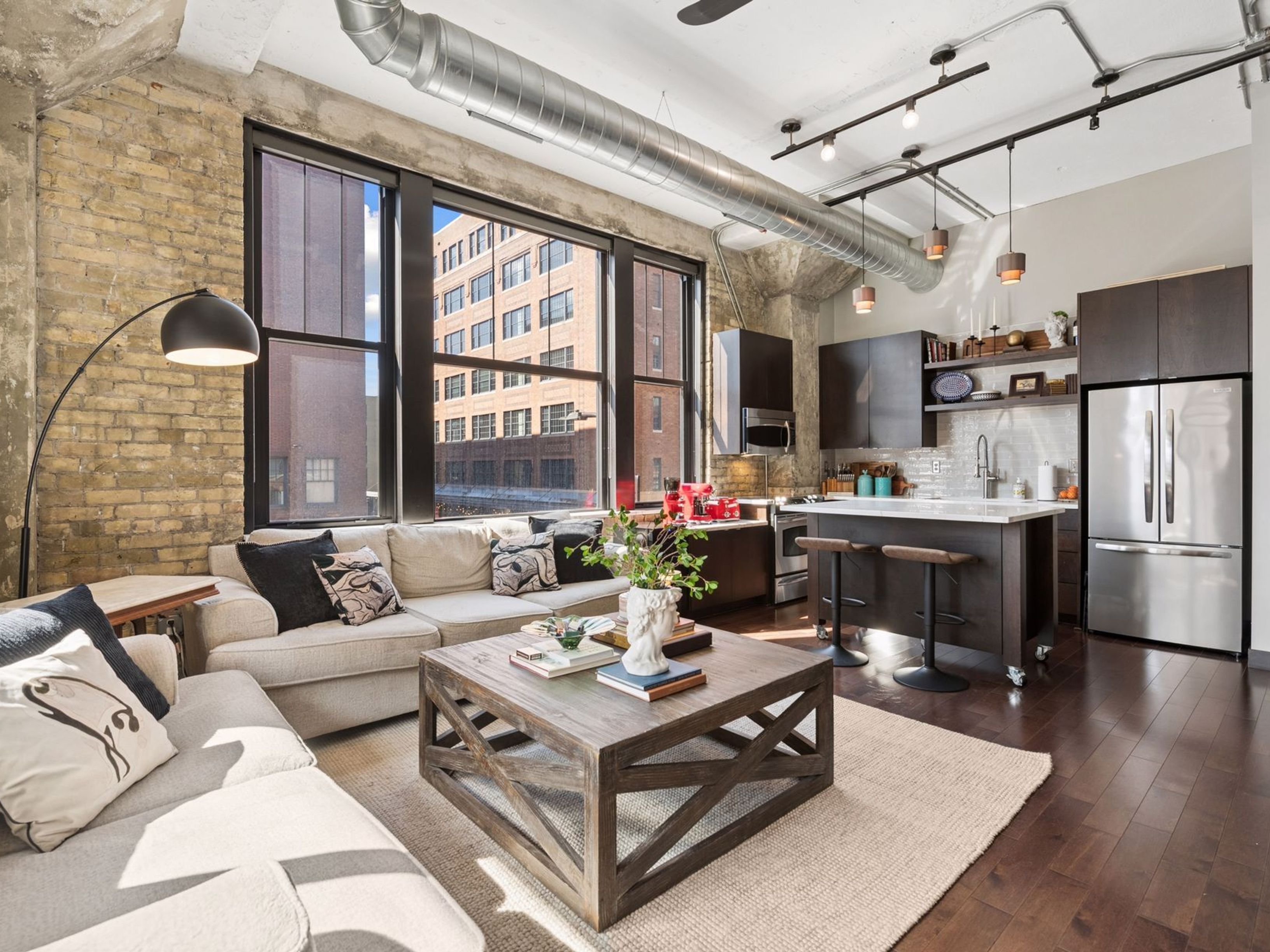  Iconic Corner Loft in Coveted North Loop - 物件實景