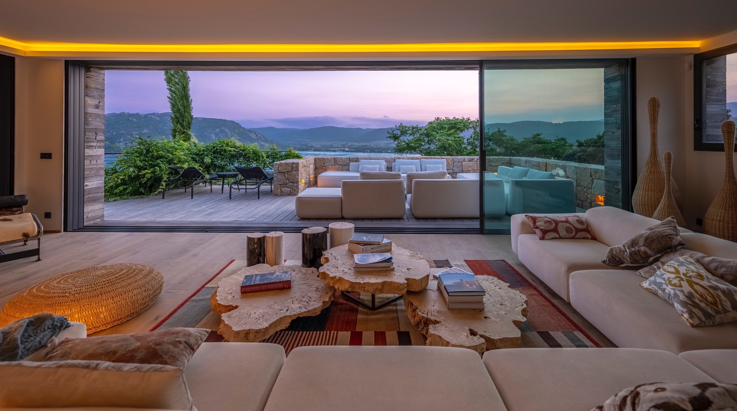  ARCHITECT-DESIGNED VILLA - PRIVATE WXATERFRONT ESTATE OF CALA D