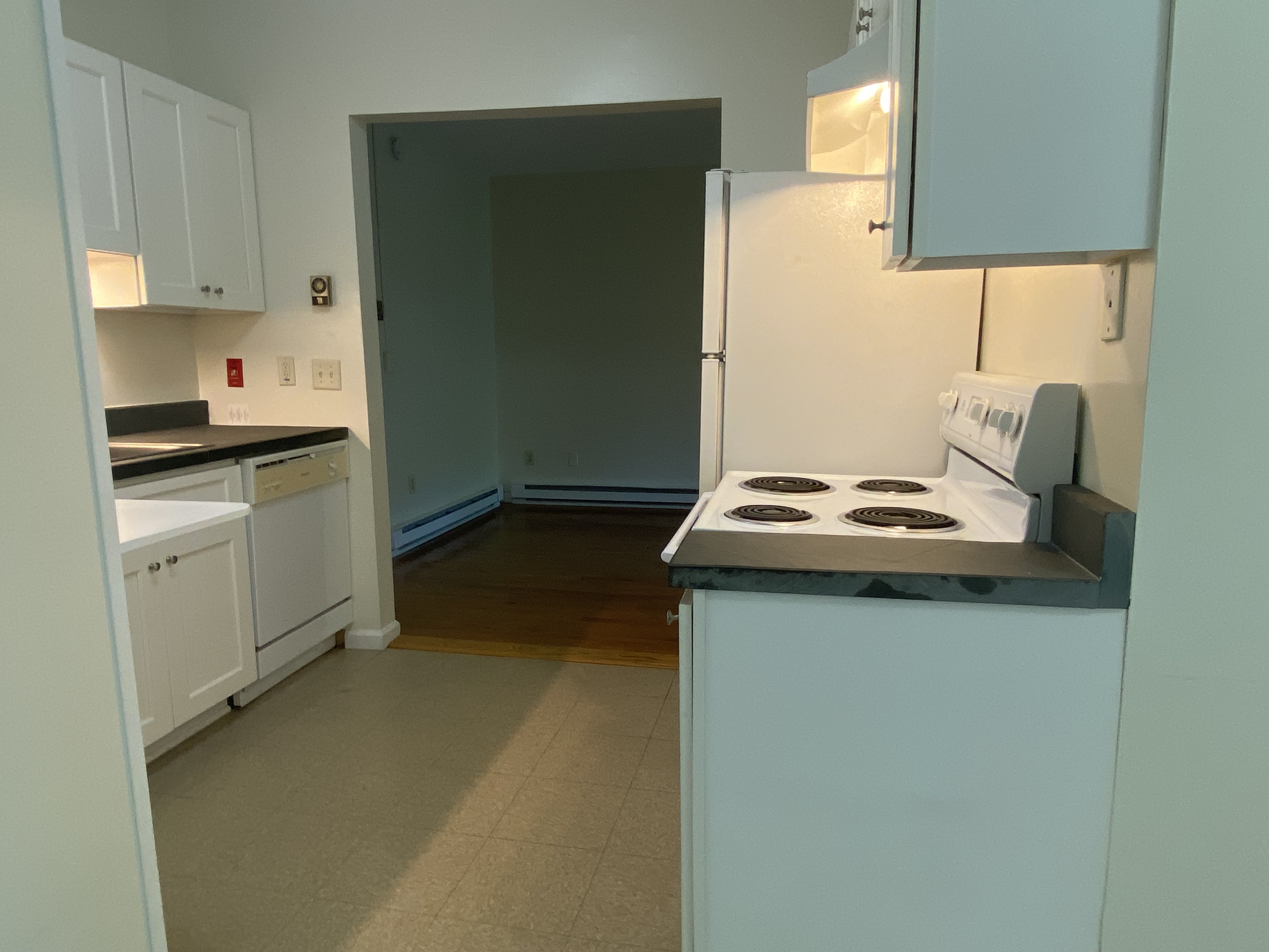  convert  this multi family to a single family in historic guilford - 物件實景