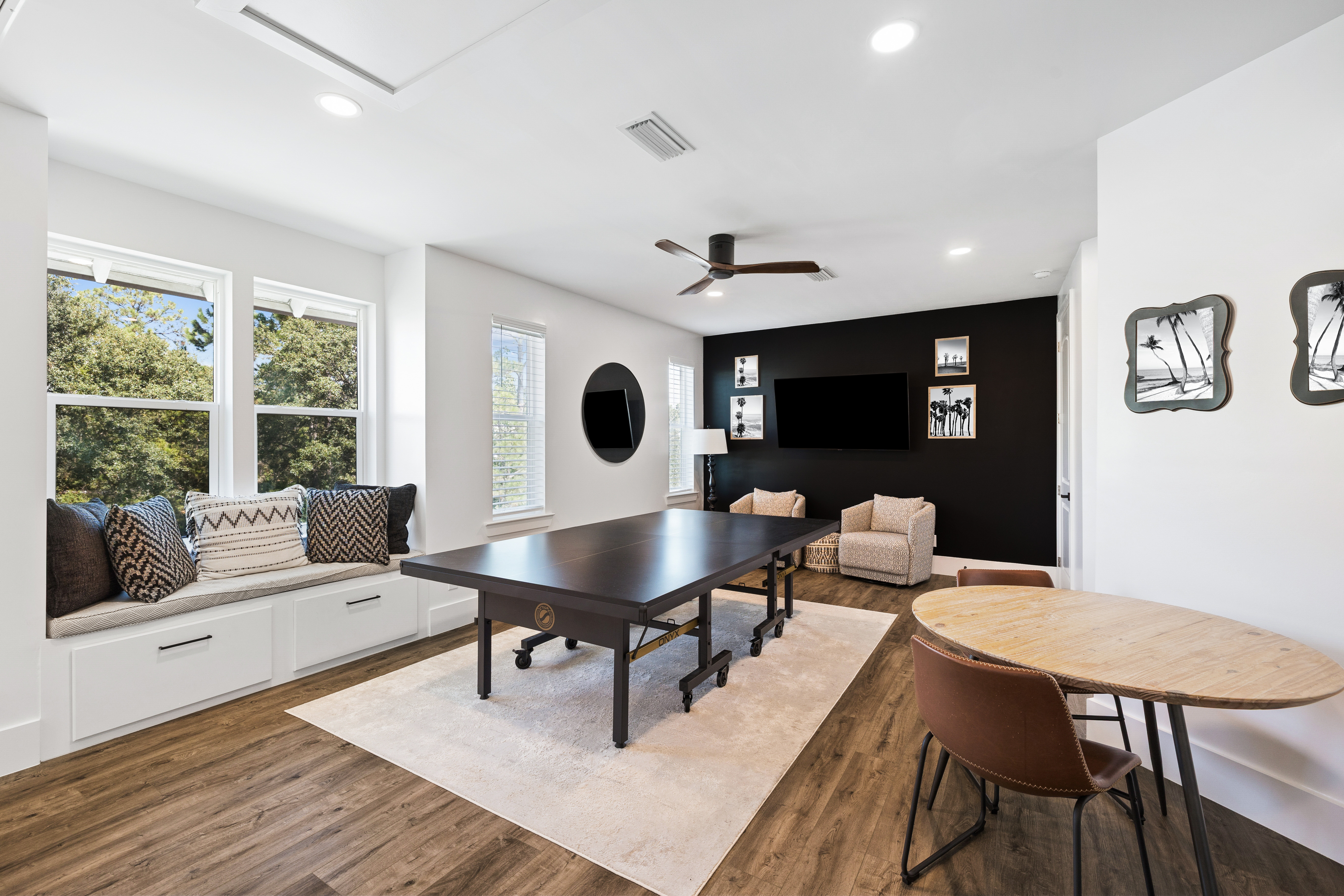  Spacious Newer-Build Home With Wraparound Porch On Gated Community Corner Lot - 物件實景