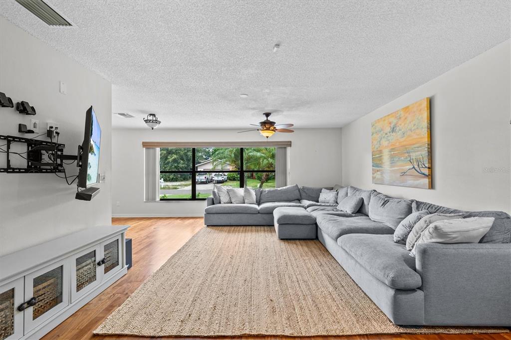 Tarpon Springs, Florida, 34689, United States, 3 Bedrooms Bedrooms, ,2 BathroomsBathrooms,Residential,For Sale,1925047