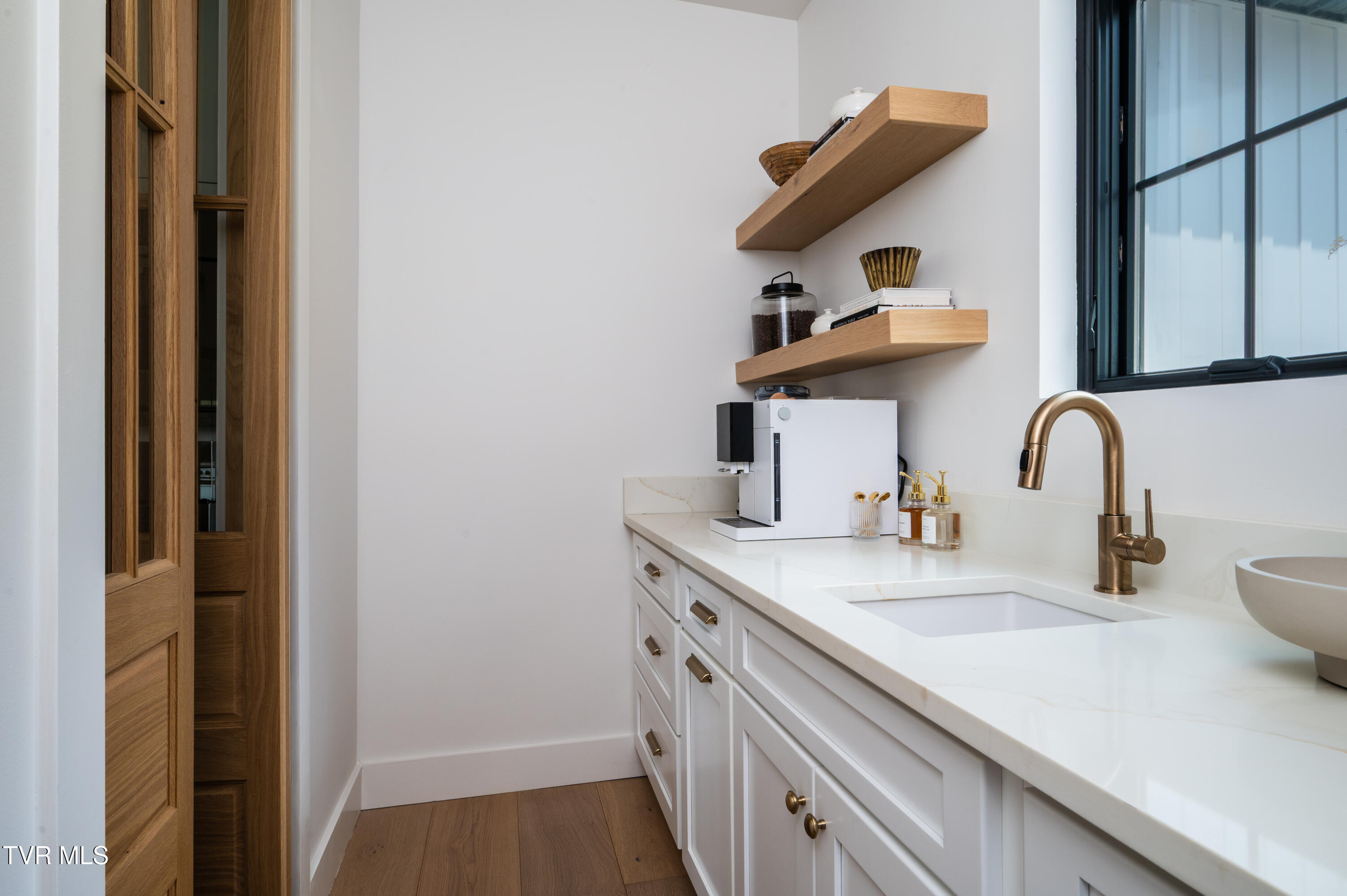 Kingsport, Tennessee, 37664, United States, 4 Bedrooms Bedrooms, ,4 BathroomsBathrooms,Residential,For Sale,1981214