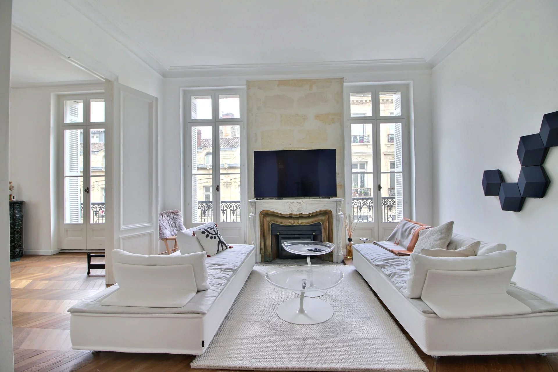 Bordeaux, New Aquitaine, 33000, FR, 2 Bedrooms Bedrooms, ,3 BathroomsBathrooms,Residential,For Sale,1827634