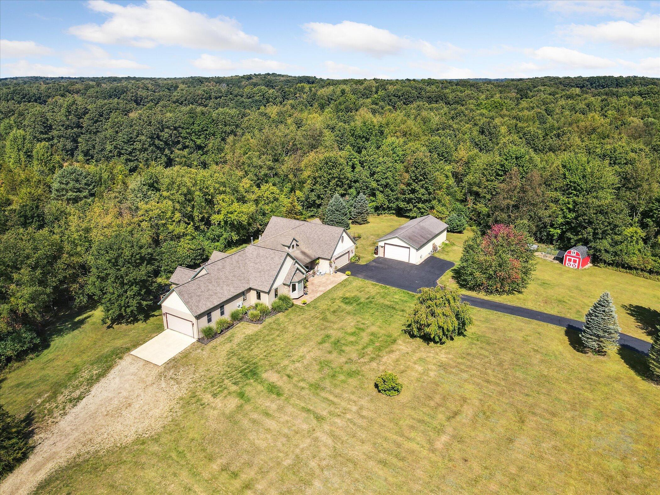 Horton, Michigan, 49246, United States, 5 Bedrooms Bedrooms, ,4 BathroomsBathrooms,Residential,For Sale,1940330