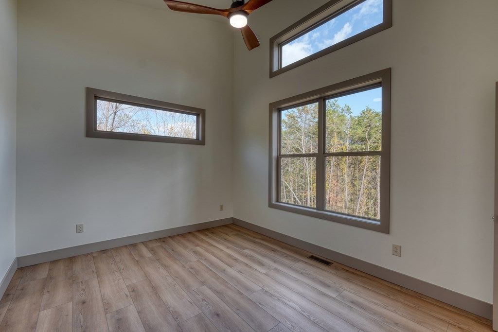 Hayesville, North Carolina, 28904, United States, 3 Bedrooms Bedrooms, ,4 BathroomsBathrooms,Residential,For Sale,1839913