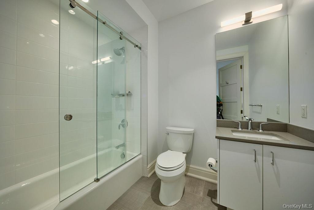 New Rochelle, New York, 10805, United States, 3 Bedrooms Bedrooms, ,4 BathroomsBathrooms,Residential,For Sale,1942227