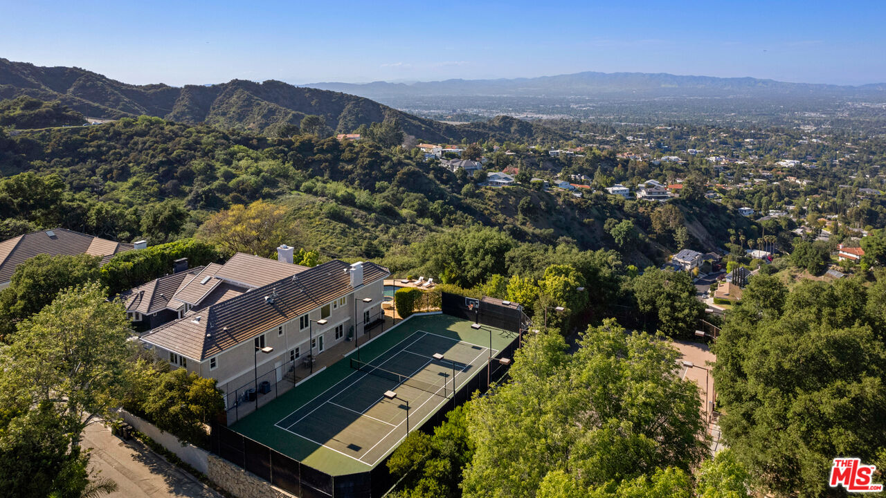 Los Angeles, California, 90049, United States, 5 Bedrooms Bedrooms, ,4 BathroomsBathrooms,Residential,For Sale,1889913