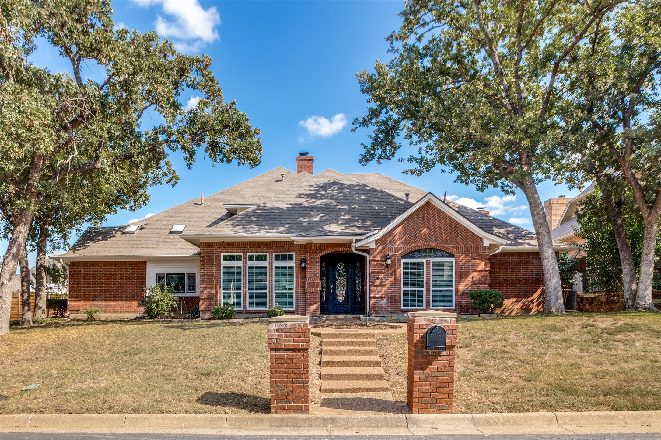Arlington, Texas, 76013, United States, 4 Bedrooms Bedrooms, ,5 BathroomsBathrooms,Residential,For Sale,1967693