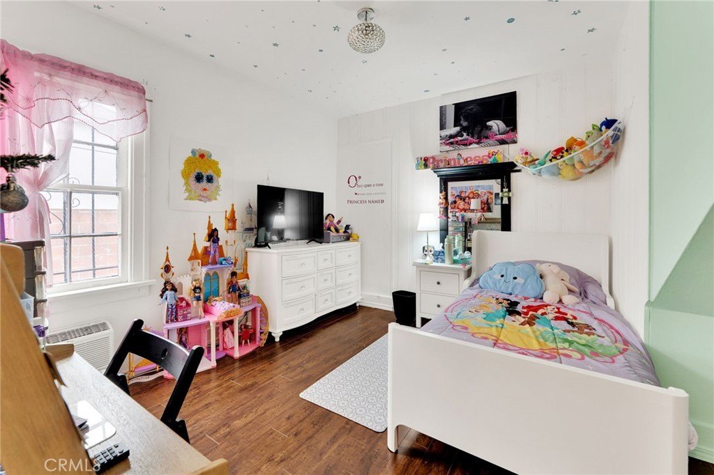 Los Angeles, California, 90044, United States, 3 Bedrooms Bedrooms, ,2 BathroomsBathrooms,Residential,For Sale,1931570