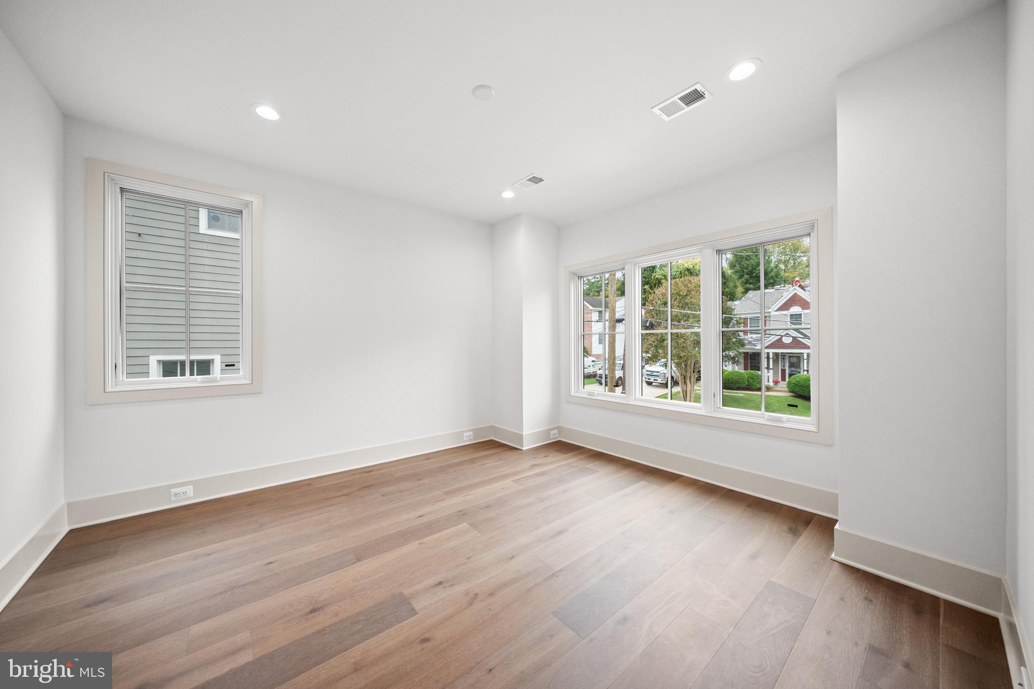 Arlington, Virginia, 22207, United States, 4 Bedrooms Bedrooms, ,5 BathroomsBathrooms,Residential,For Sale,1990203