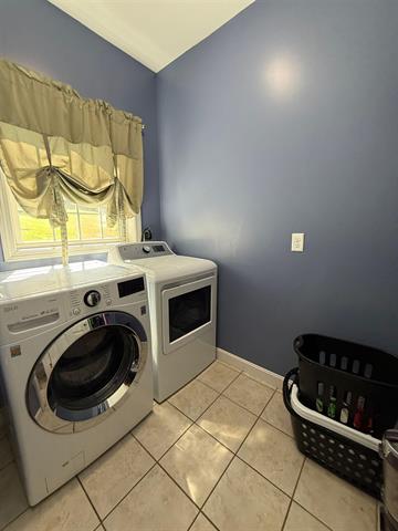 Weare, New Hampshire, 03281, United States, 3 Bedrooms Bedrooms, ,2 BathroomsBathrooms,Residential,For Sale,1979448