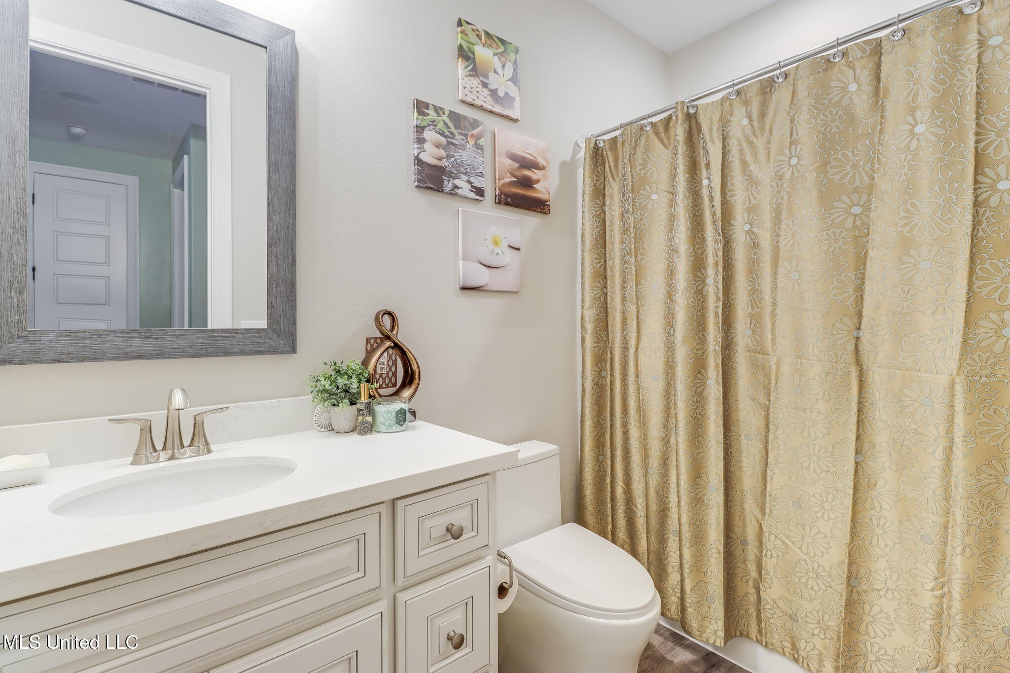 Gulfport, Mississippi, 39503, United States, 5 Bedrooms Bedrooms, ,3 BathroomsBathrooms,Residential,For Sale,1921142