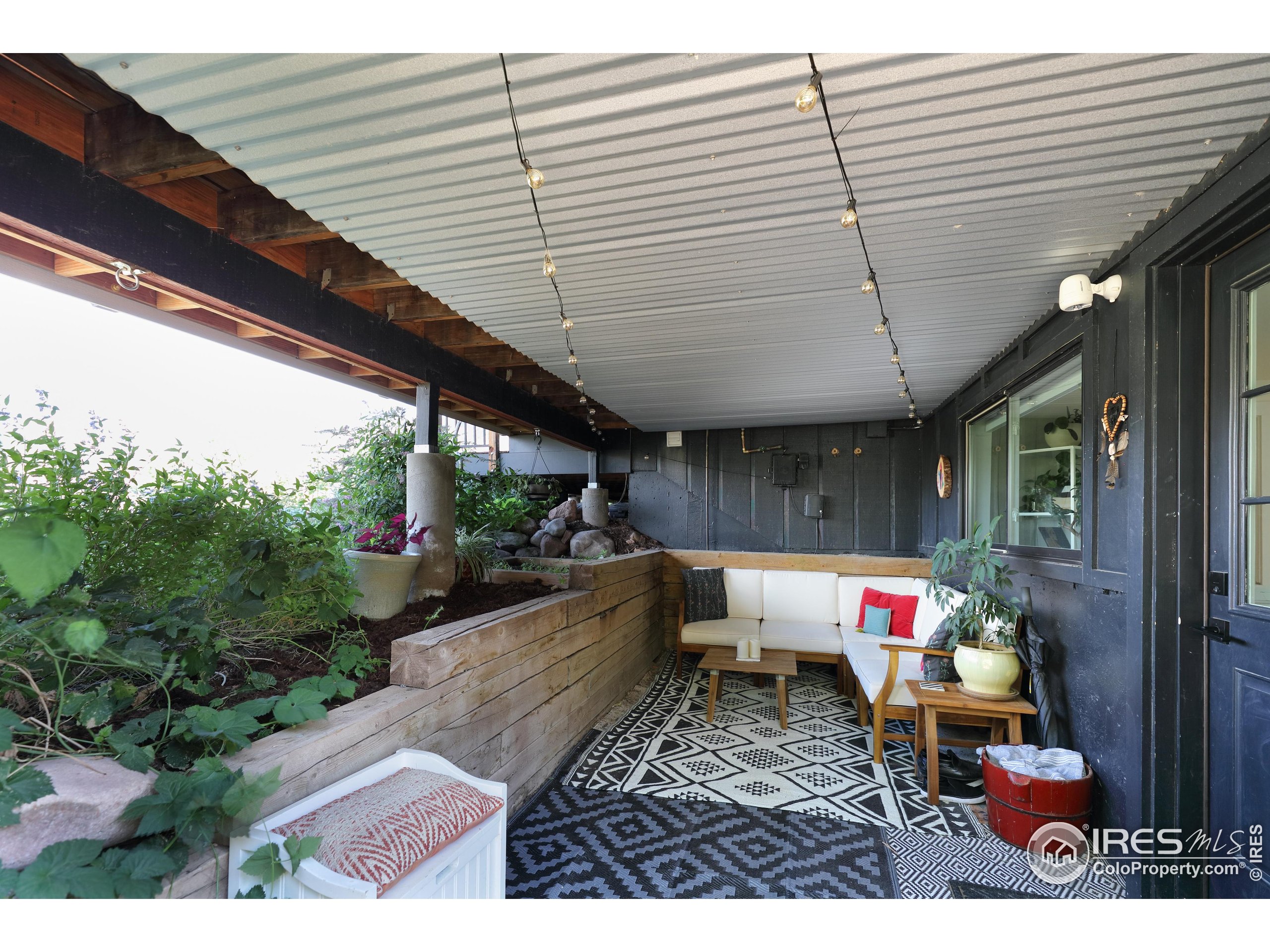 Lyons, Colorado, 80540, United States, 4 Bedrooms Bedrooms, ,2 BathroomsBathrooms,Residential,For Sale,1926189