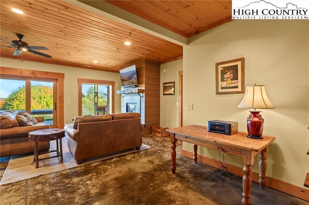 Banner Elk, North Carolina, 28604, United States, 4 Bedrooms Bedrooms, ,5 BathroomsBathrooms,Residential,For Sale,1977191