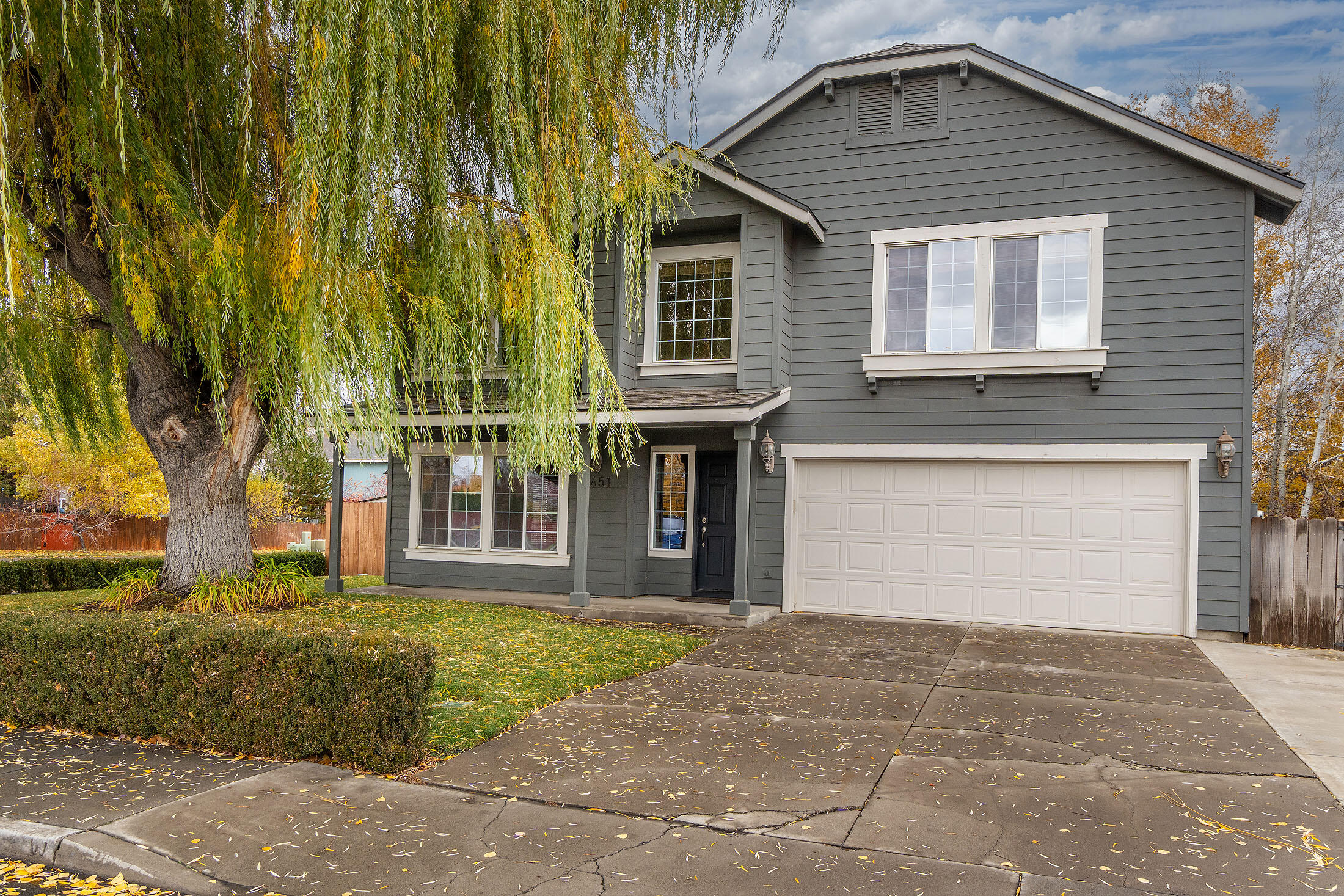 Redmond, Oregon, 97756, United States, 3 Bedrooms Bedrooms, ,3 BathroomsBathrooms,Residential,For Sale,1989039