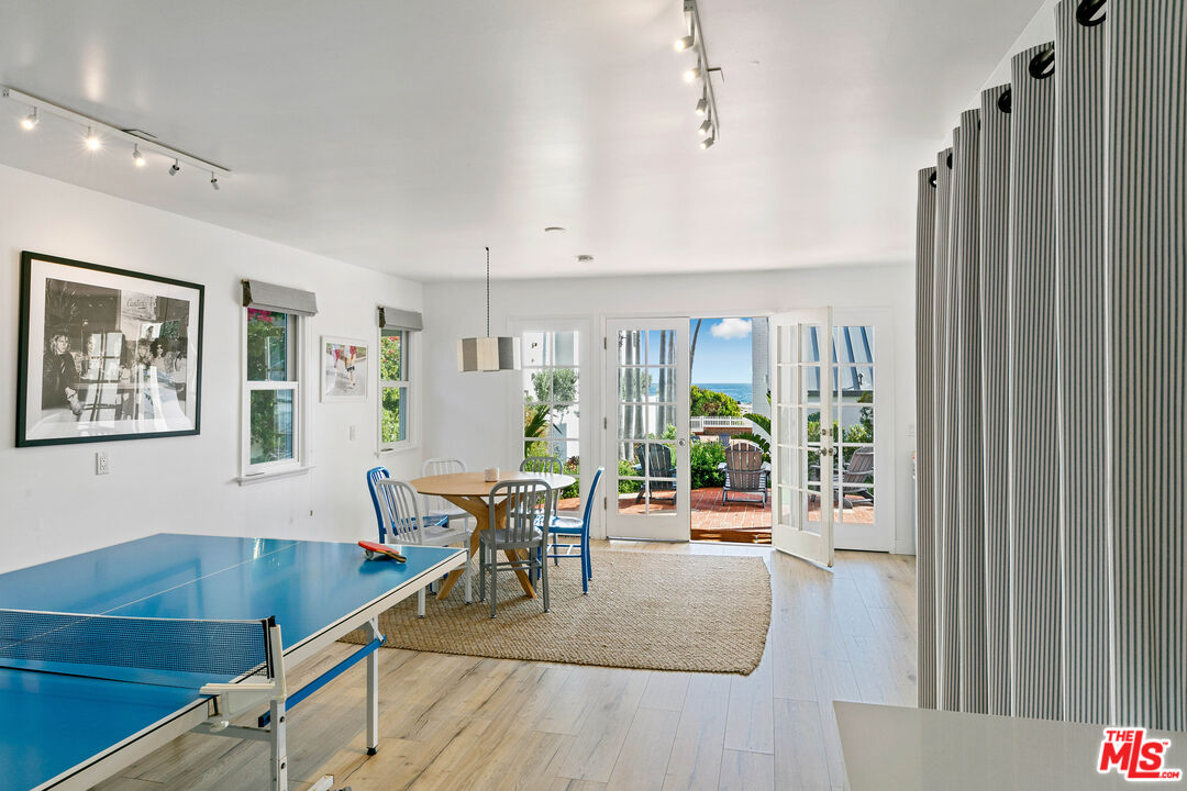 Malibu, California, 90265, United States, 4 Bedrooms Bedrooms, ,4 BathroomsBathrooms,Residential,For Sale,1840661