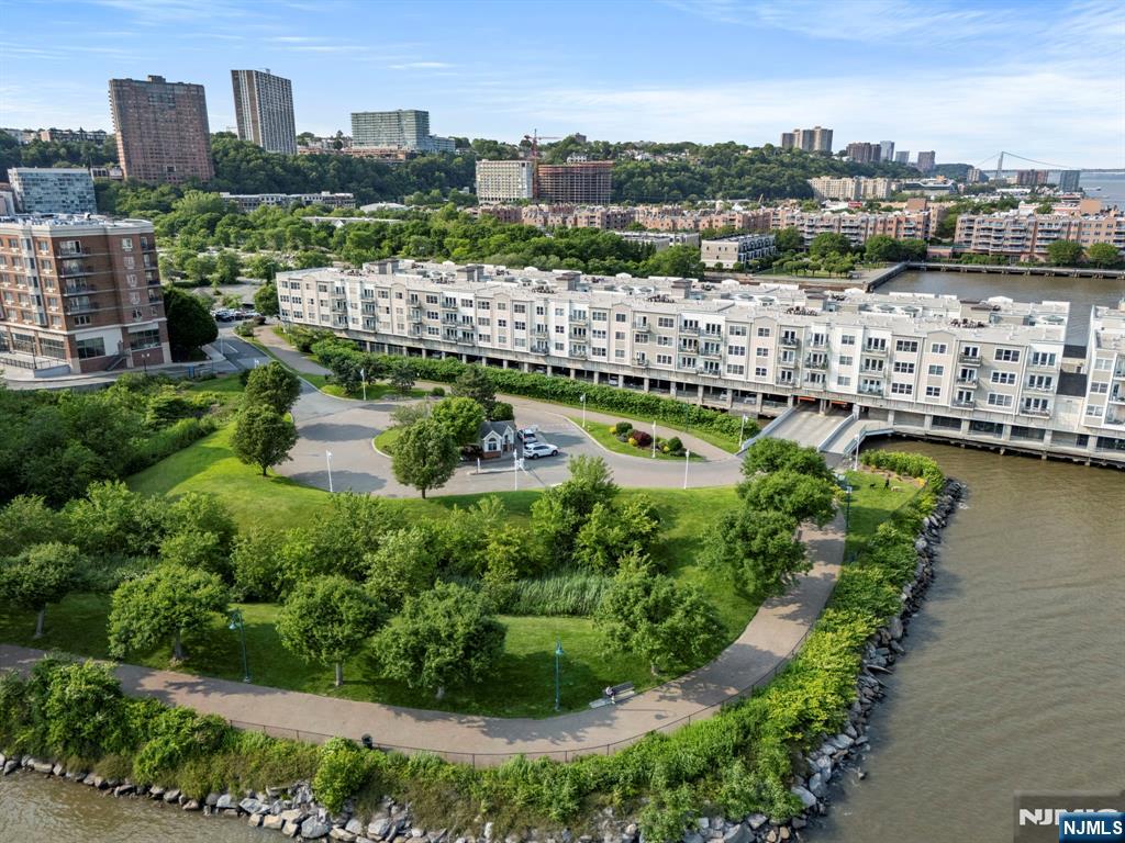 Edgewater, New Jersey, 07020, United States, 2 Bedrooms Bedrooms, ,2 BathroomsBathrooms,Residential,For Sale,1934539