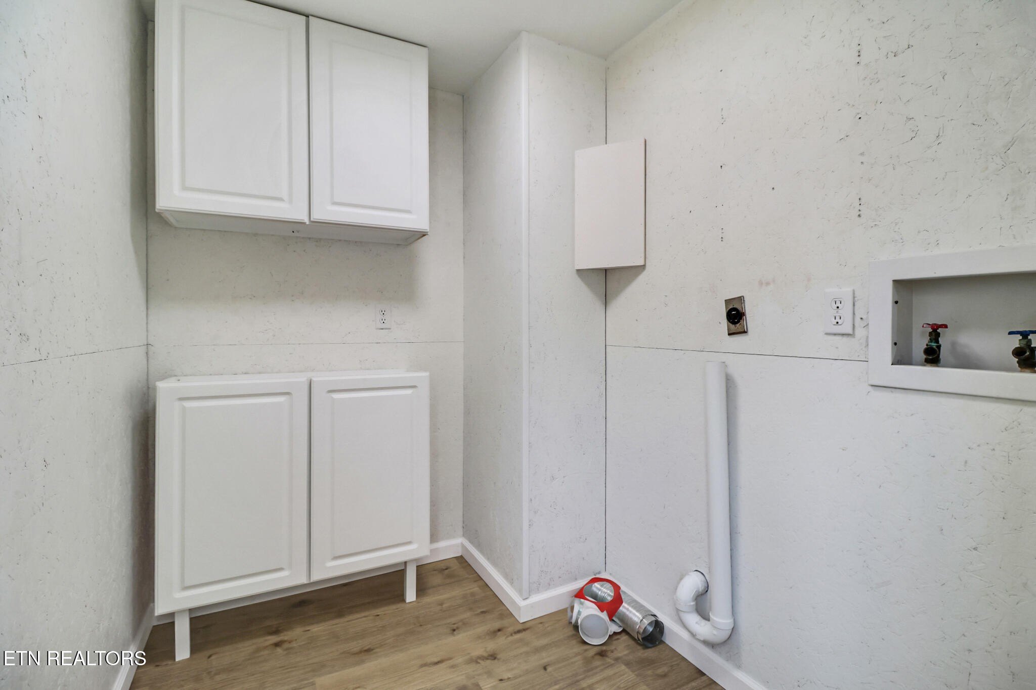 Crossville, Tennessee, 38555, United States, 4 Bedrooms Bedrooms, ,3 BathroomsBathrooms,Residential,For Sale,2005709