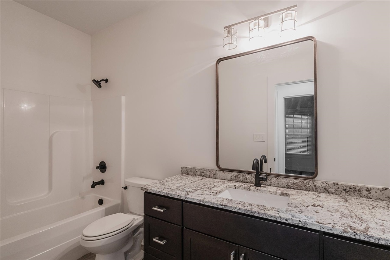 Bowling Green, Kentucky, 42103, United States, 4 Bedrooms Bedrooms, ,5 BathroomsBathrooms,Residential,For Sale,1991774