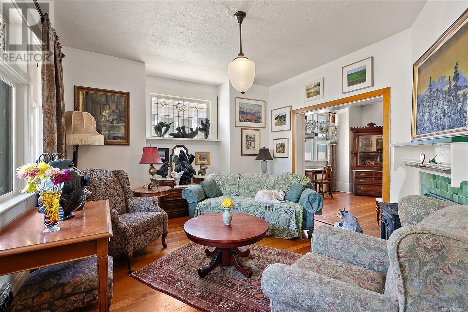 VICTORIA, British Columbia, V8V 2H6, CA, 3 Bedrooms Bedrooms, ,2 BathroomsBathrooms,Residential,For Sale,1906756