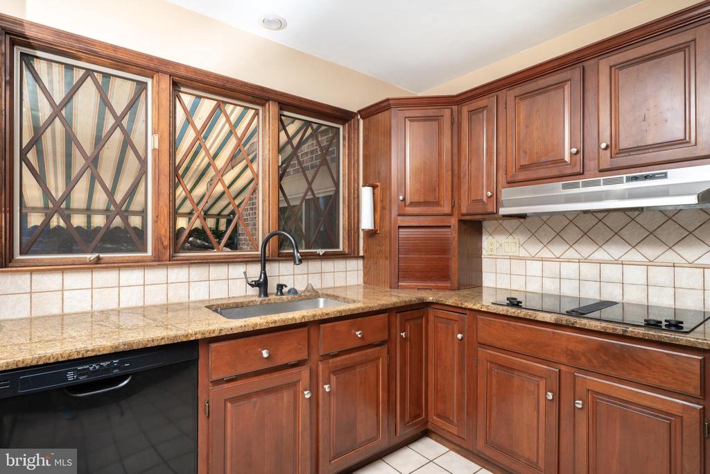 Reading, Pennsylvania, 19607, United States, 4 Bedrooms Bedrooms, ,4 BathroomsBathrooms,Residential,For Sale,1951295