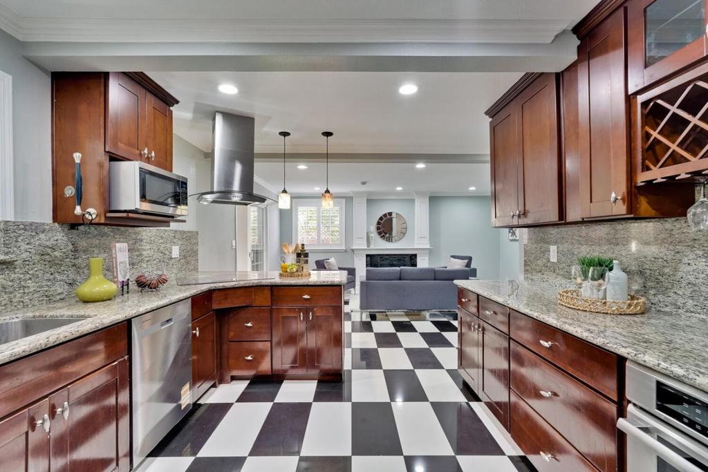 Union City, California, 94587, United States, 4 Bedrooms Bedrooms, ,3 BathroomsBathrooms,Residential,For Sale,1978572