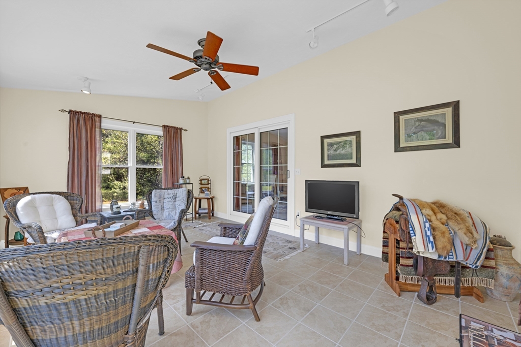North Brookfield, Massachusetts, 01535, United States, 3 Bedrooms Bedrooms, ,3 BathroomsBathrooms,Residential,For Sale,1905631