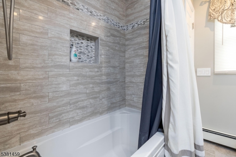 Roxbury Twp., New Jersey, 07876, United States, 4 Bedrooms Bedrooms, ,3 BathroomsBathrooms,Residential,For Sale,1934479