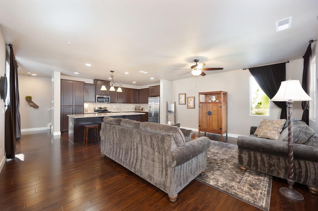 Folsom, California, 95630, United States, 2 Bedrooms Bedrooms, ,3 BathroomsBathrooms,Residential,For Sale,1917573