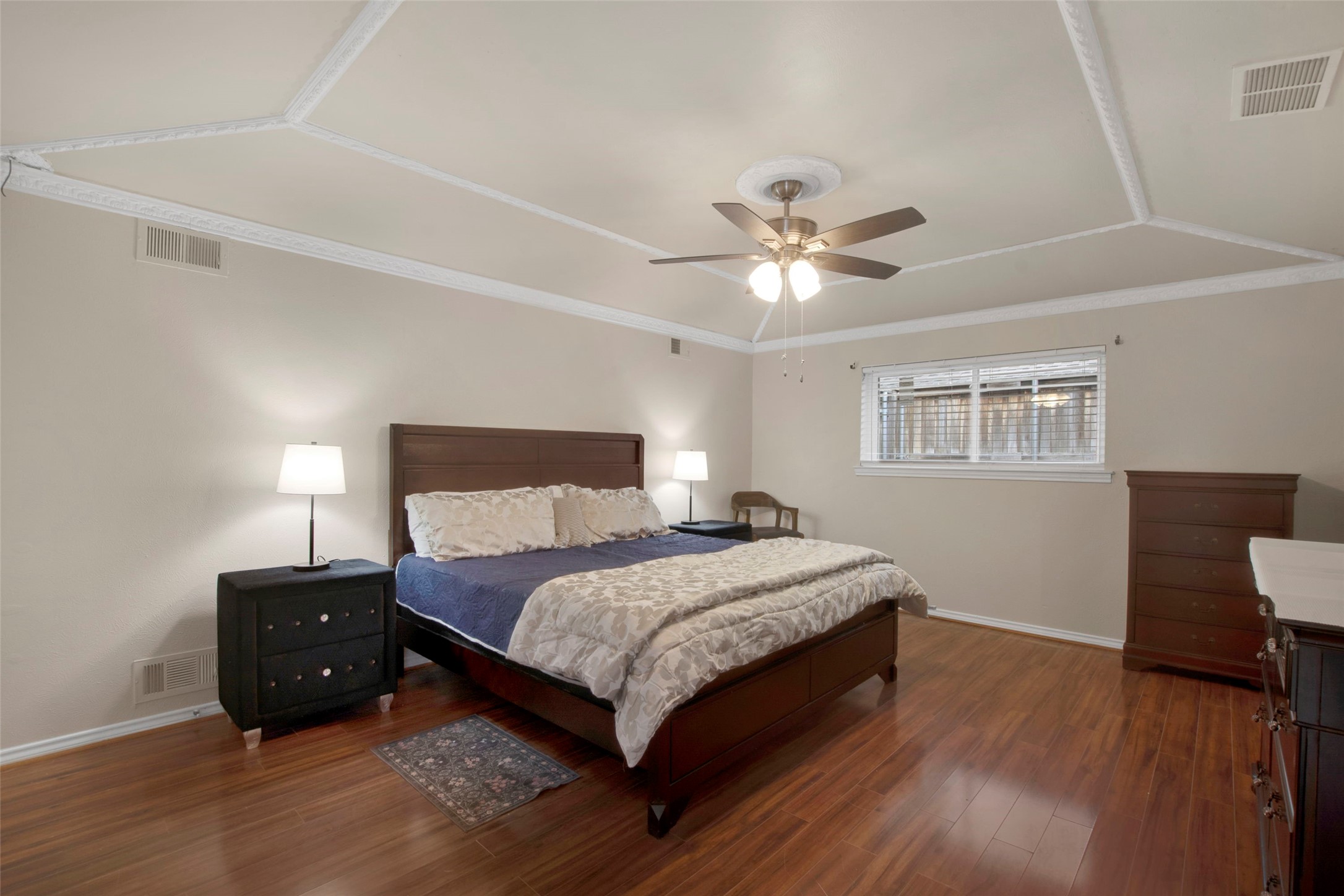 Dallas, Texas, 75243, United States, 5 Bedrooms Bedrooms, ,3 BathroomsBathrooms,Residential,For Sale,1847353