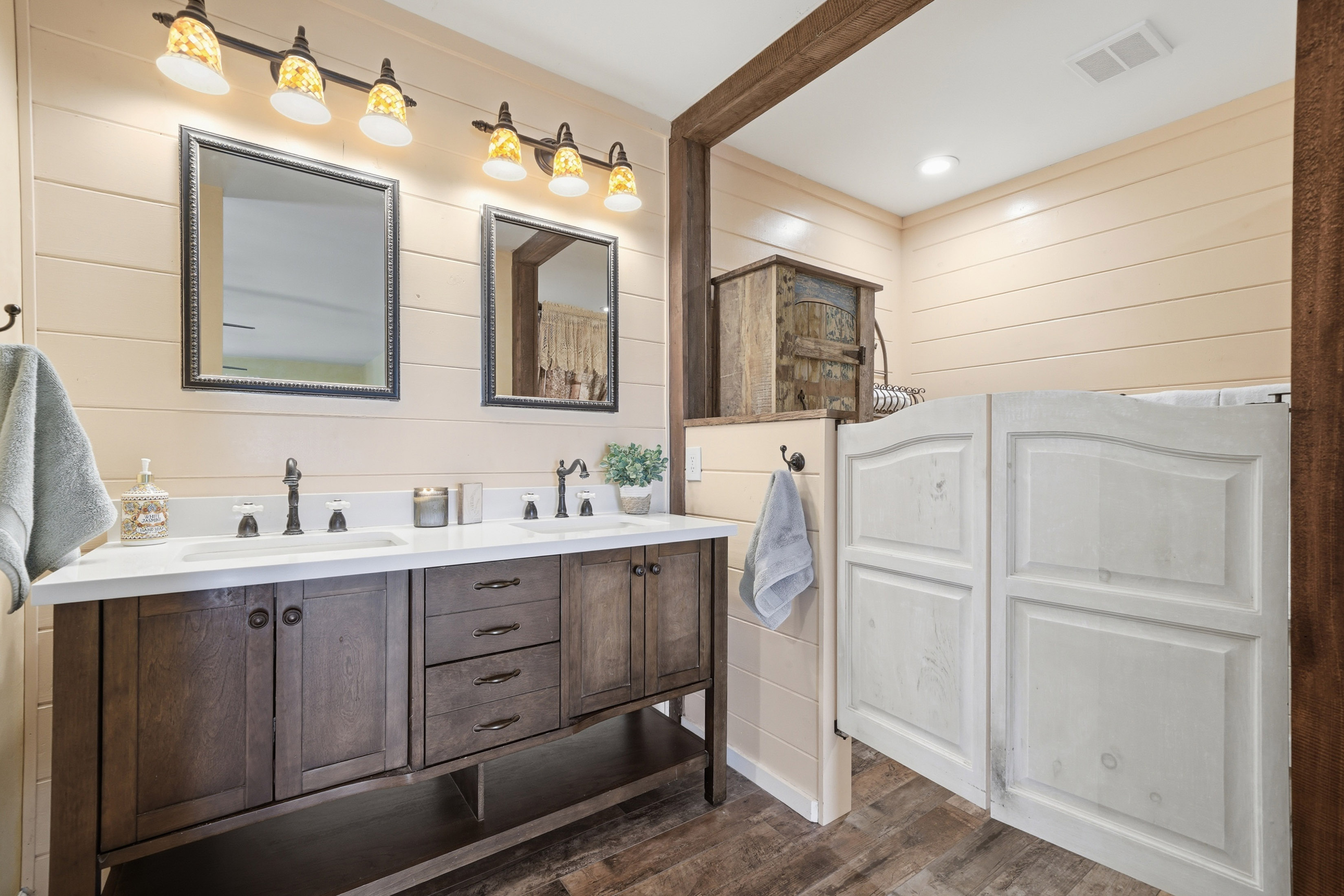  Ideal Cabin Escape Ready for Your Riverfront Lifestyle - 物件實景