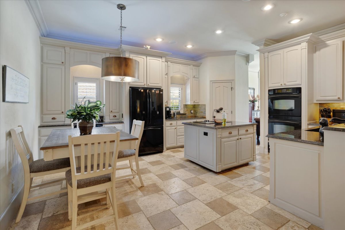 Sherman, Texas, 75092, United States, 3 Bedrooms Bedrooms, ,3 BathroomsBathrooms,Residential,For Sale,1973794