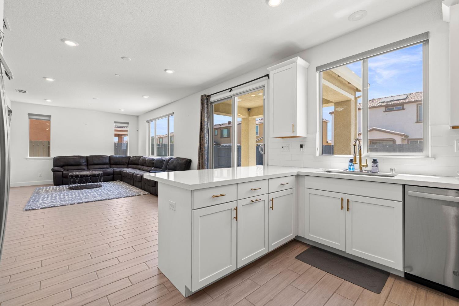 Elk Grove, California, 95757, United States, 4 Bedrooms Bedrooms, ,3 BathroomsBathrooms,Residential,For Sale,1879149