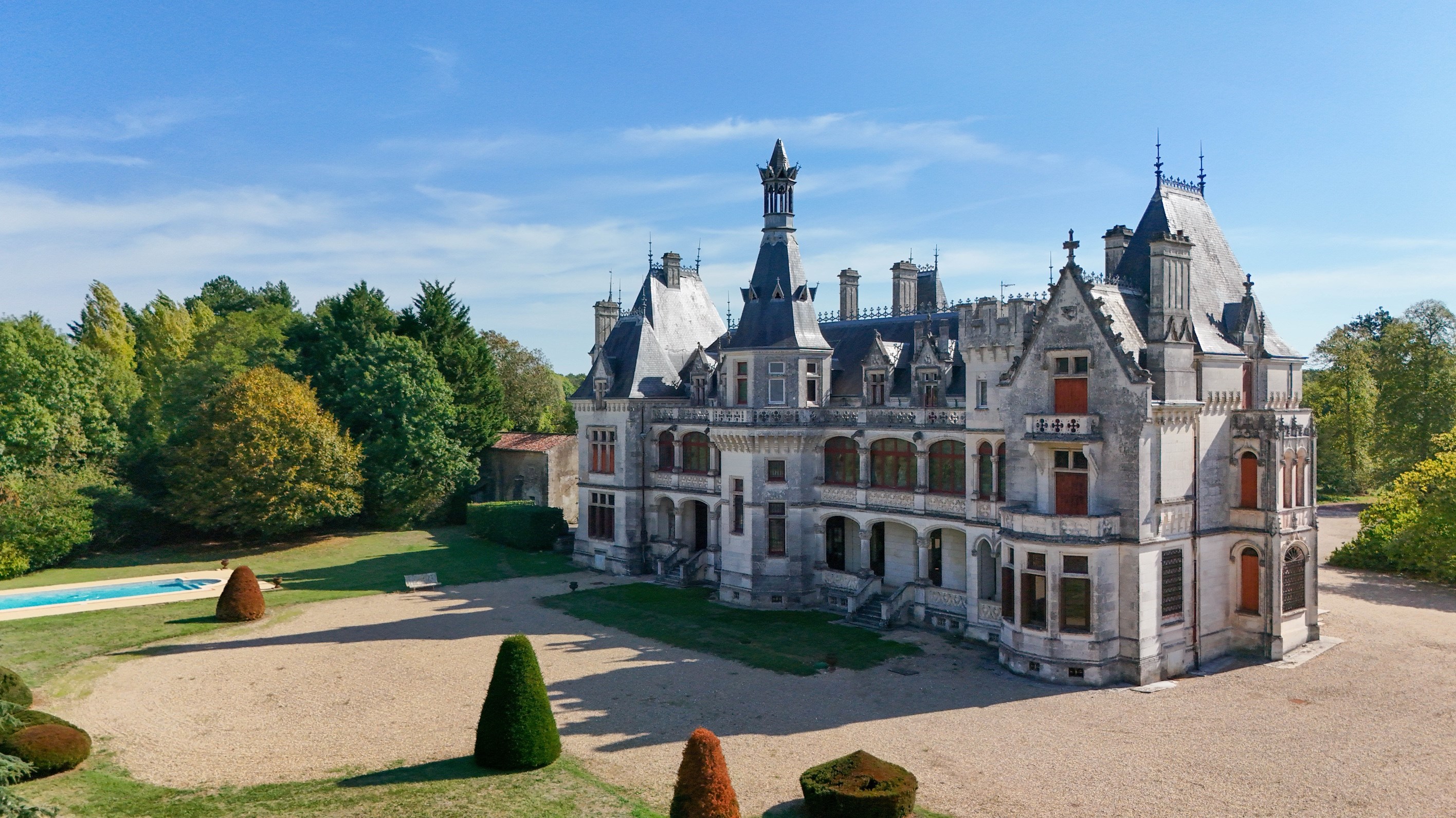  Saintes — Exceptional Château, a Remarkable Architectural and Artistic Legacy - 物件實景