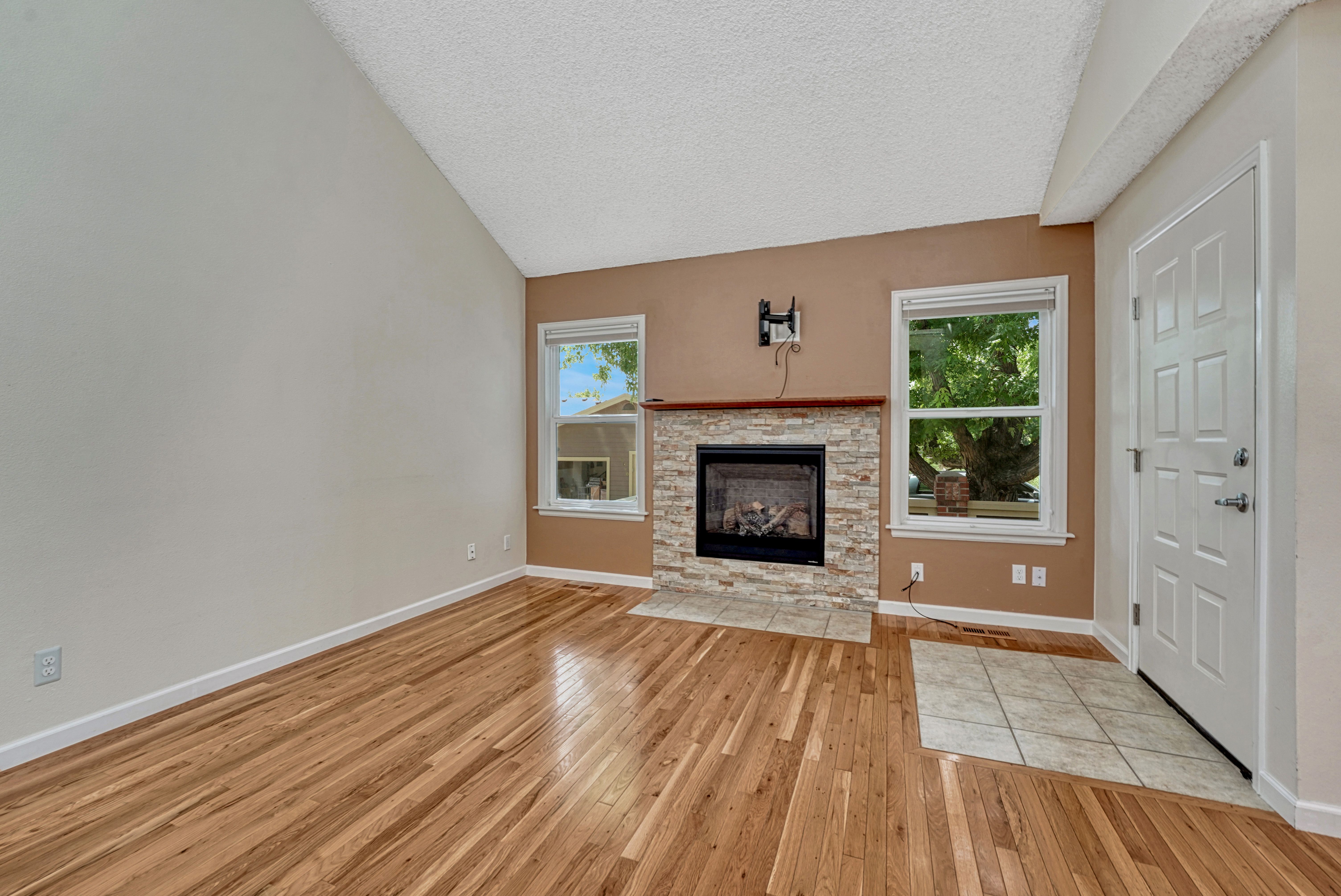  Rockrimmon Townhome with Trail Access & Private Patio - 物件實景