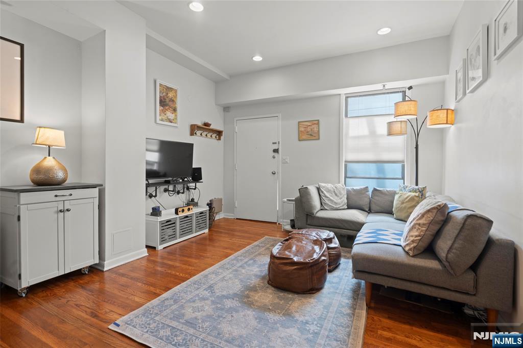 Jersey City, New Jersey, 07302, United States, 2 Bedrooms Bedrooms, ,2 BathroomsBathrooms,Residential,For Sale,1927201