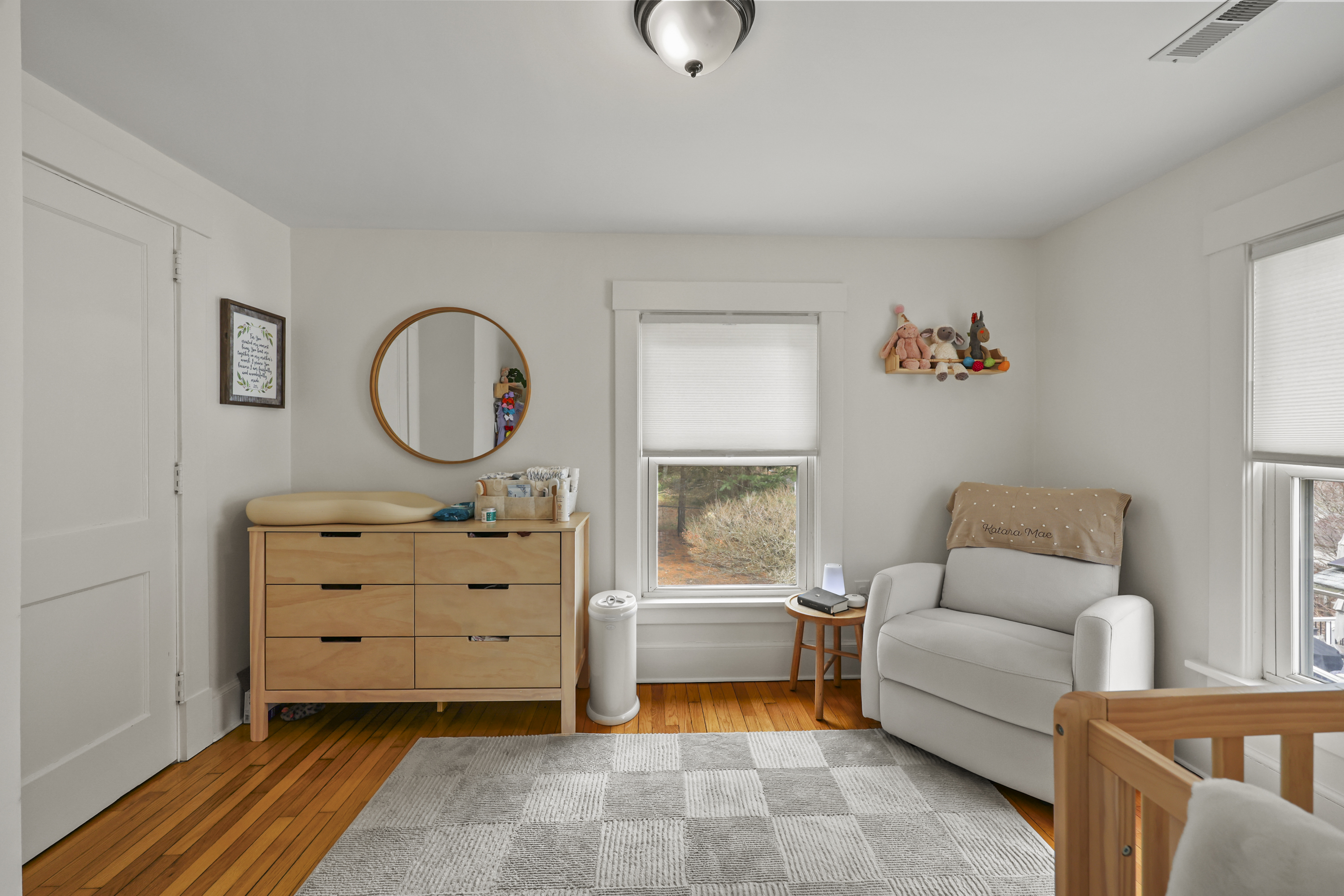  Sunlit, Well-Kept Home with Easy Flow and Quiet Setting - 物件實景