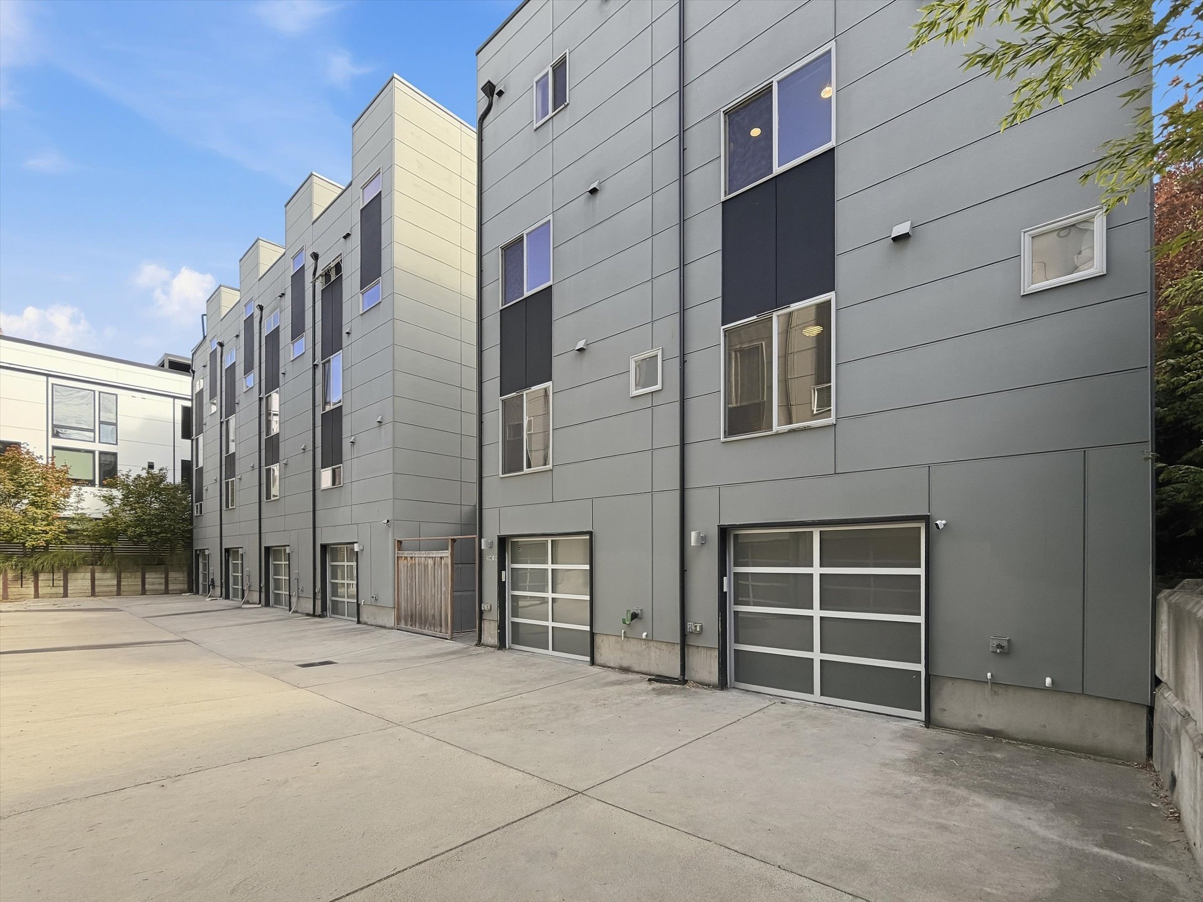  2421 Wickstrom Place SW, Seattle, WA 98116 - 物件實景