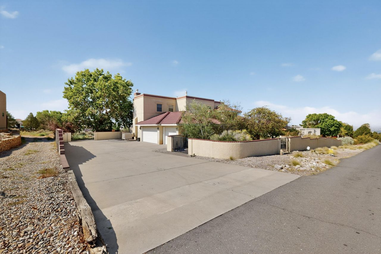 Albuquerque, New Mexico, 87122, United States, 5 Bedrooms Bedrooms, ,5 BathroomsBathrooms,Residential,For Sale,1933221