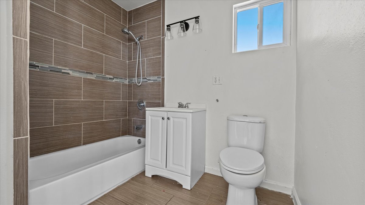 Compton, California, 90220, United States, 3 Bedrooms Bedrooms, ,2 BathroomsBathrooms,Residential,For Sale,1943002