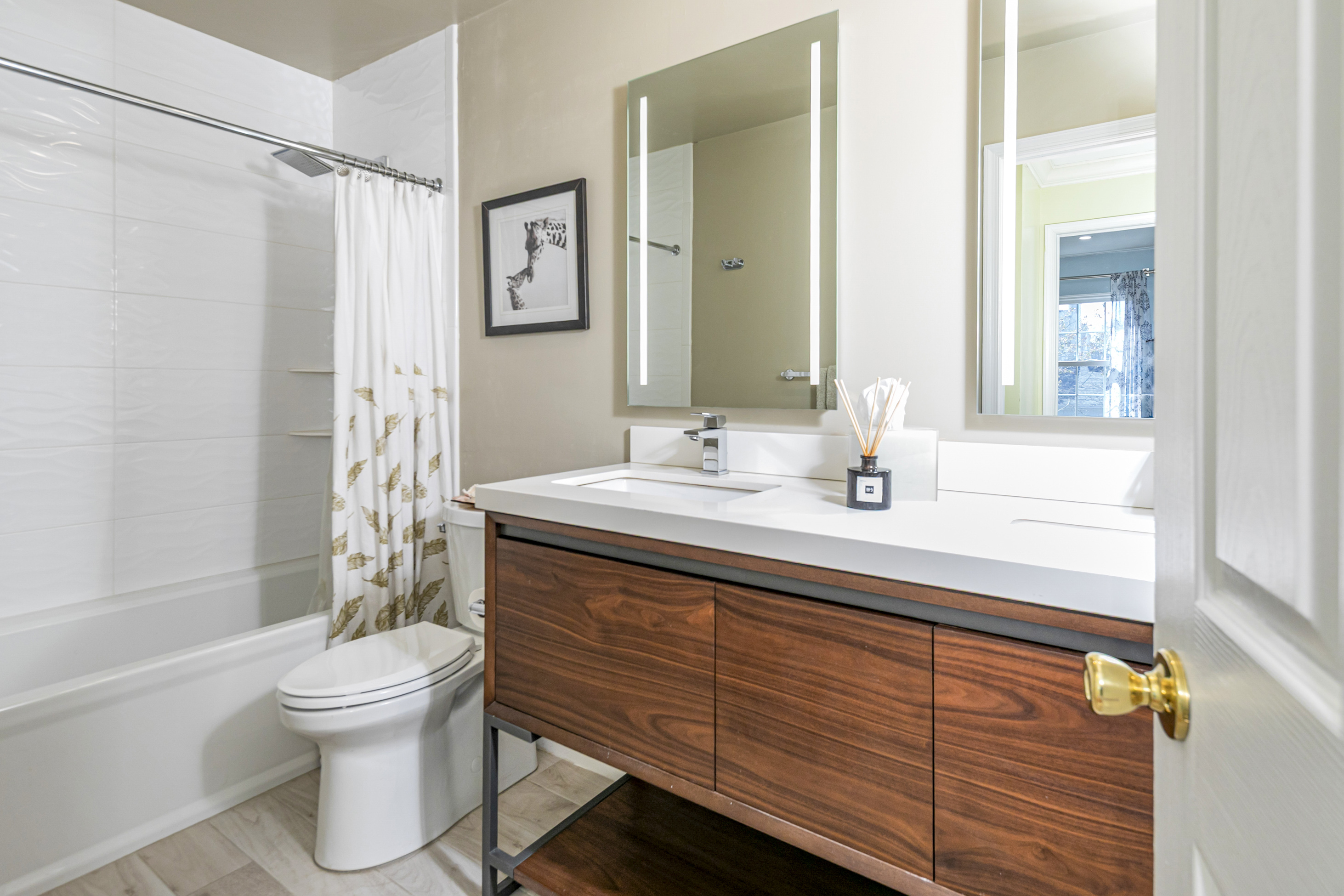  Sunny Home with Smart Improvements Throughout - 物件實景