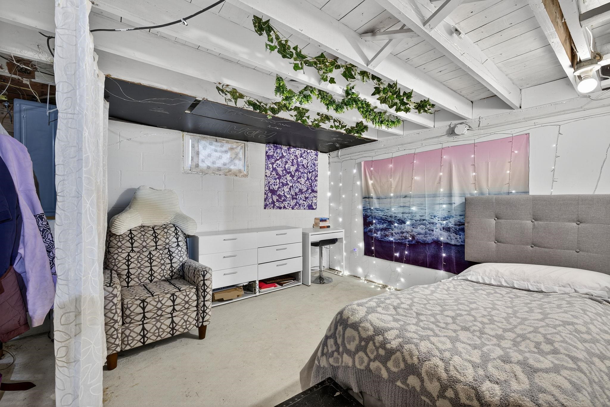Portsmouth, New Hampshire, 03801, United States, 3 Bedrooms Bedrooms, ,1 BathroomBathrooms,Residential,For Sale,1934652