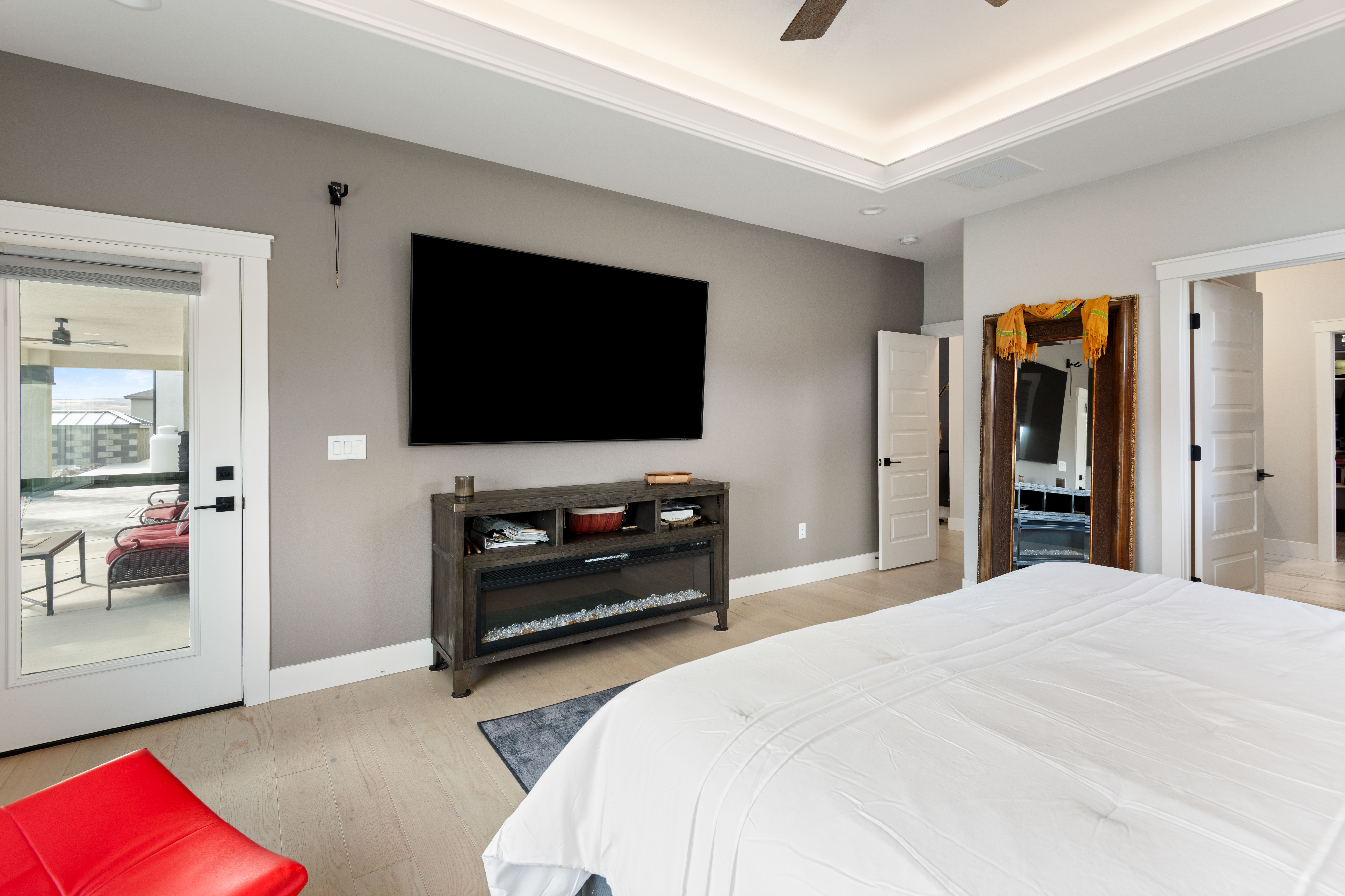  Extravagant, Luxury Living with 2,880 sq ft Garage - 物件實景
