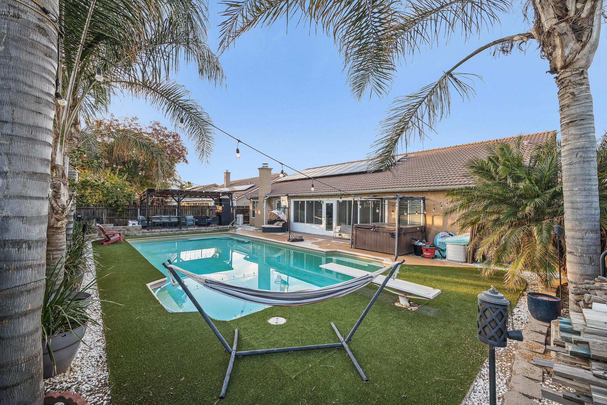 Hanford, California, 93230, United States, 4 Bedrooms Bedrooms, ,3 BathroomsBathrooms,Residential,For Sale,1985647