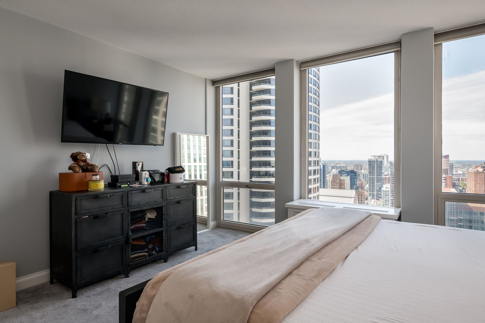 Chicago, Illinois, 60611, United States, 2 Bedrooms Bedrooms, ,2 BathroomsBathrooms,Residential,For Sale,1986220