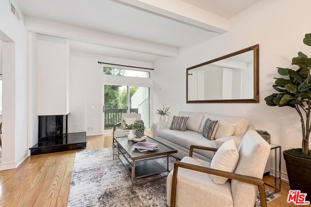 Pacific Palisades, California, 90272, United States, 3 Bedrooms Bedrooms, ,4 BathroomsBathrooms,Residential,For Sale,1993349