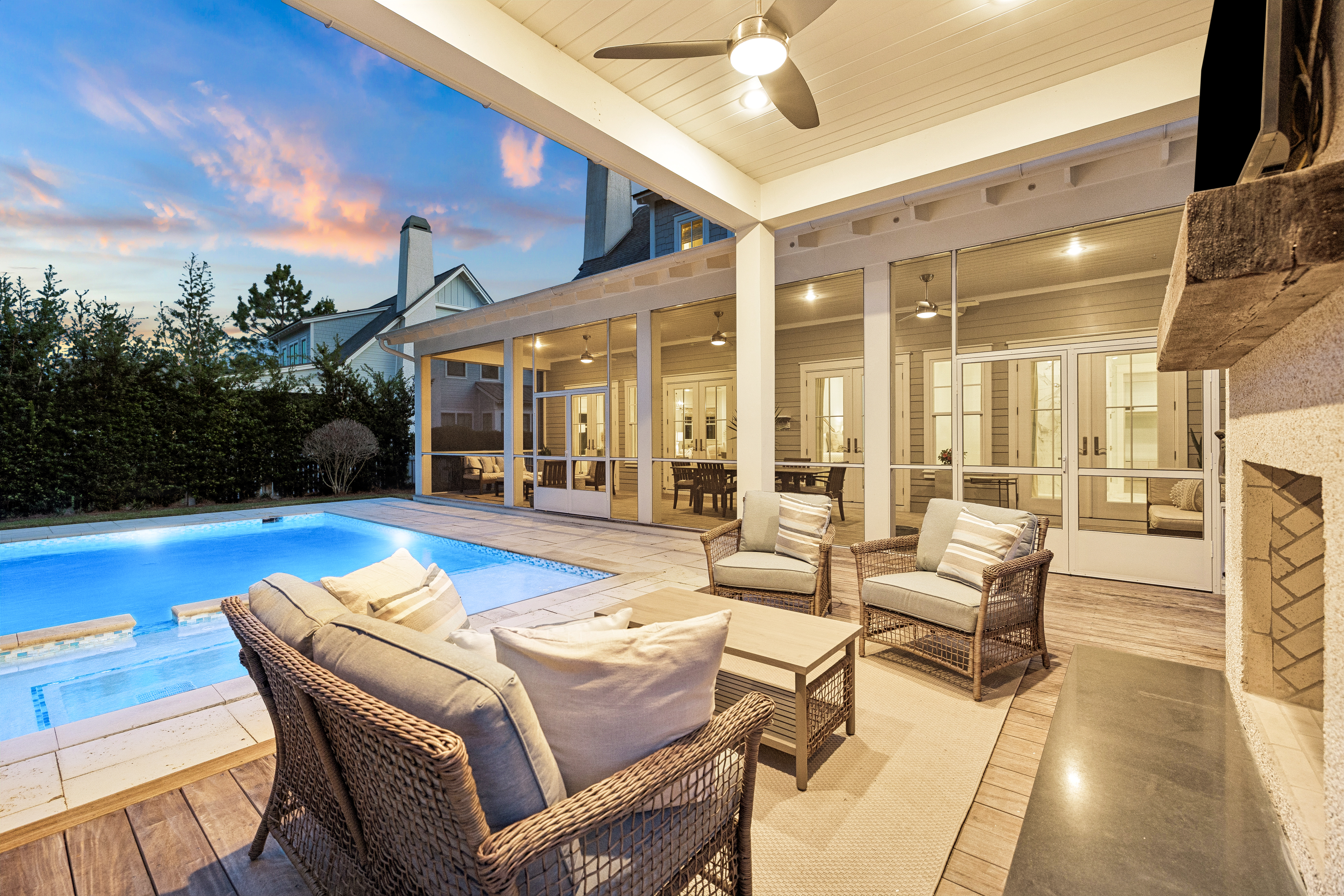  Designer-Furnished Coastal Retreat with Cabana & Outdoor Fireplace - 物件實景