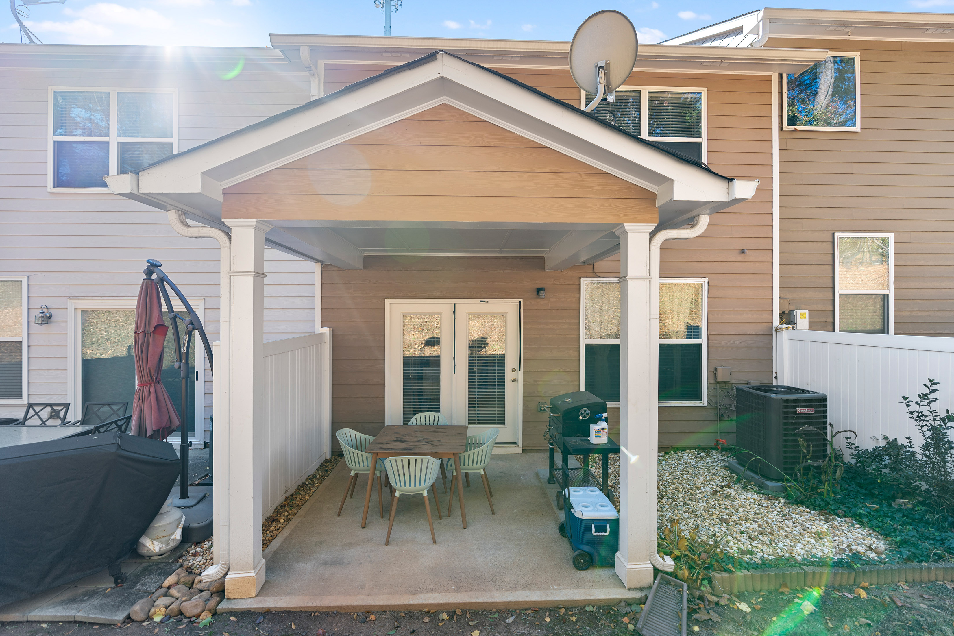  Stylish, Spacious and Ideally Located Townhome - 物件實景