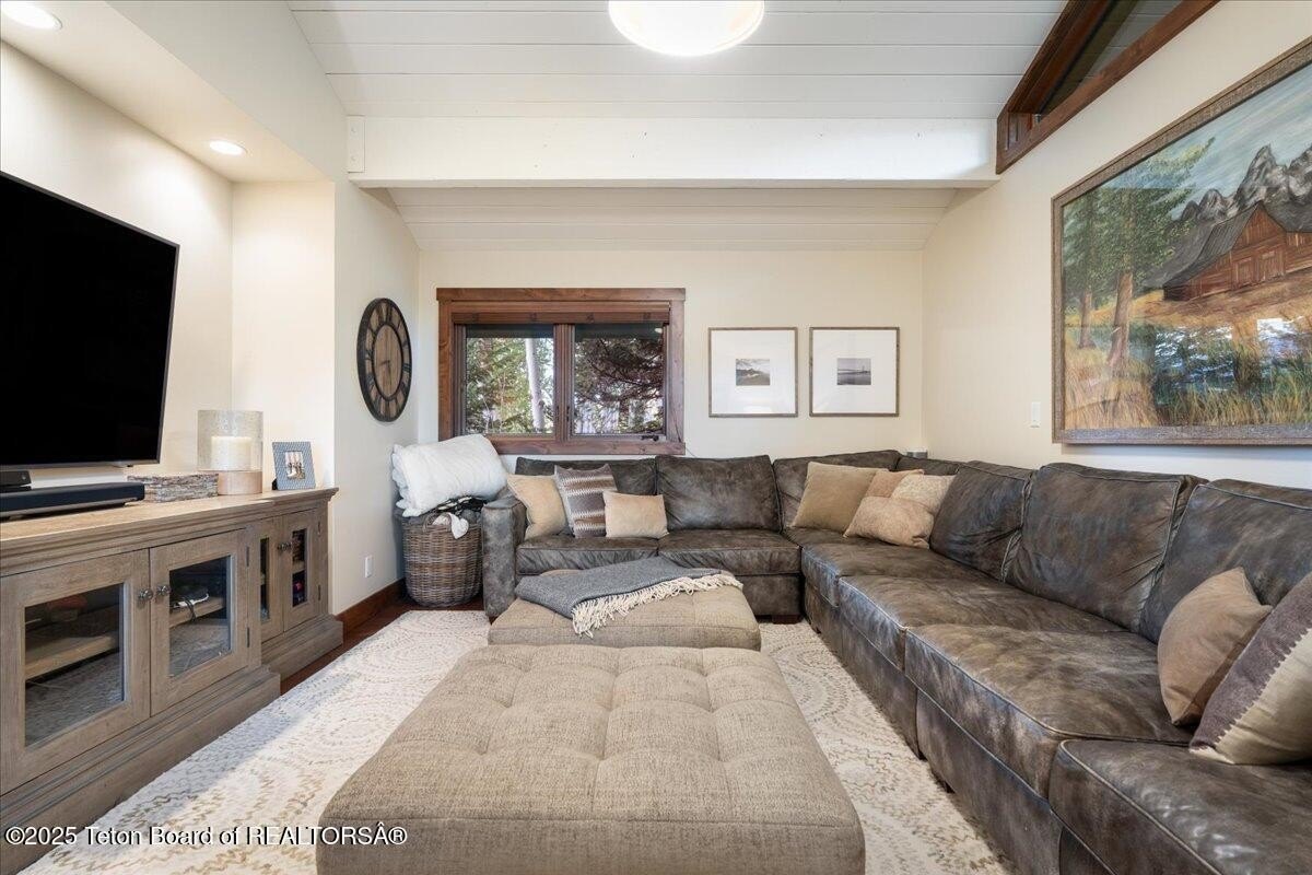 Jackson, Wyoming, 83001, United States, 5 Bedrooms Bedrooms, ,1 BathroomBathrooms,Residential,For Sale,1831130