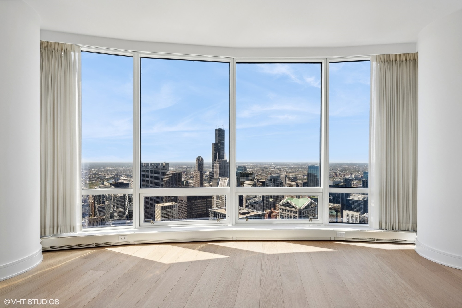 Chicago, Illinois, 60611, United States, 3 Bedrooms Bedrooms, ,4 BathroomsBathrooms,Residential,For Sale,1908723